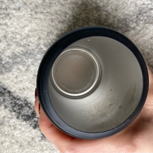 YETI Turquoise Tumbler with 'Mom' Inscription - Picture 3 of 4